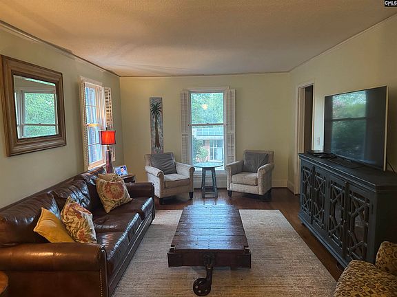 3rd image of 3856 Edinburgh Rd