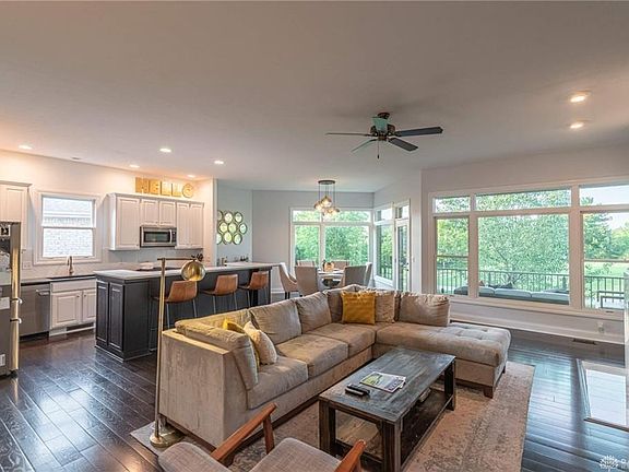 3rd image of 957 Eagle Run Dr