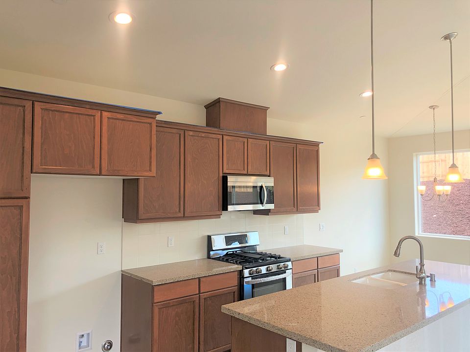 2nd image of 5824 Thyme Pl