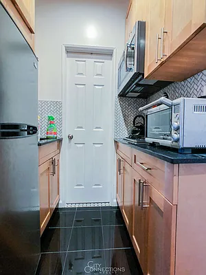 Rented by City Connections Realty | media 18