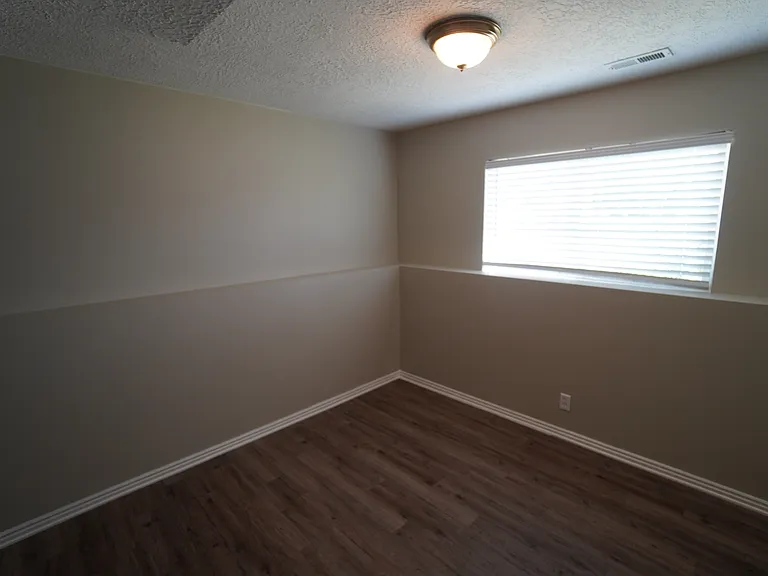 324 E 1100 N — Photo 29