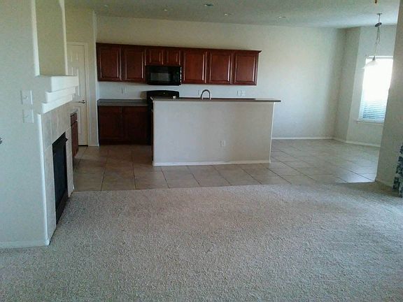 FM/Kitchen/Breakfast nook