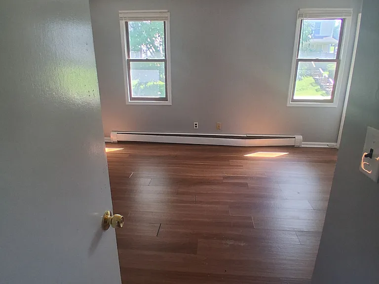32 Parkway Ave — Photo 7