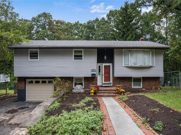 553 Skyline Dr, Allentown, PA 18103