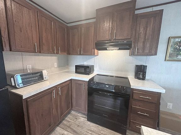 3rd image of 844 Jacaranda Cir