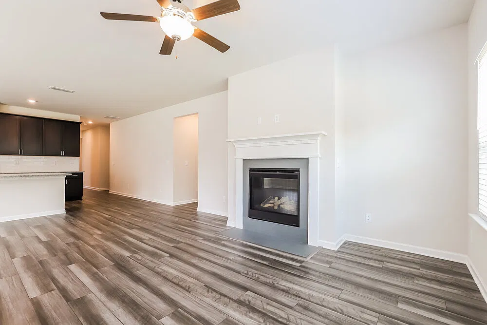4 bed, 3.0 bath, 2001 sqft, $2,685 — Photo 3