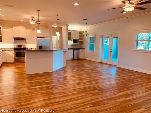 2nd image of 1927 Hibiscus Dr
