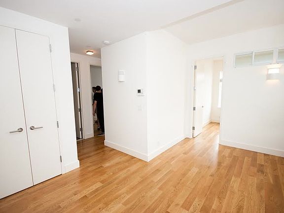 2nd image of 91 Varet St APT 02B