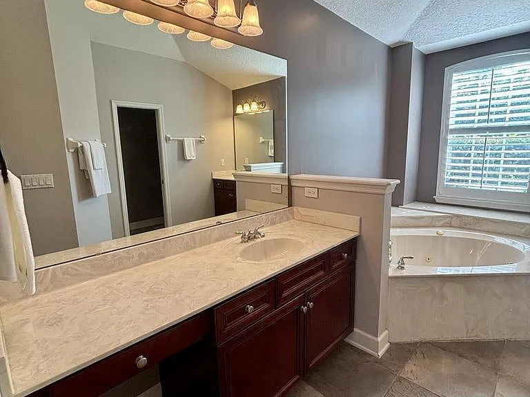 11827 Crusselle Dr — Photo 17