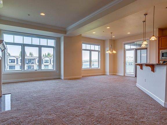 3rd image of 707 N Hayden Island Dr Unit 412