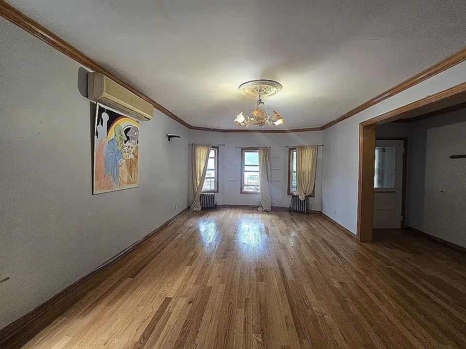 3 bed · 1 bath · 1,400 ft² in Flatbush, Brooklyn