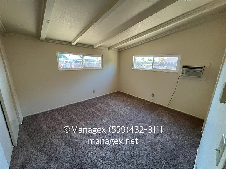 4256 N Millbrook Ave — Photo 15