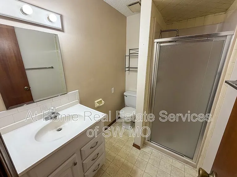 1444 S Gelven Ave — Photo 5