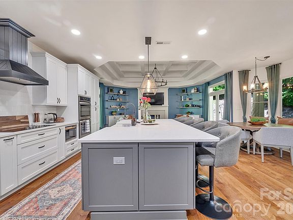 5th image of 1337 Whispering Oaks Cir