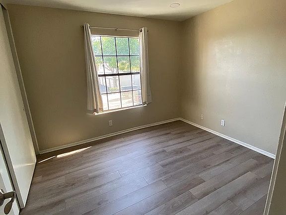 5th image of 15131 Henley Dr