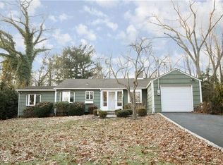 60 Ridgeview Dr, Pleasantville, NY 10570