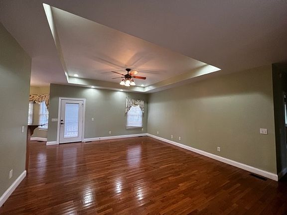 4th image of 142 Crimson Dr