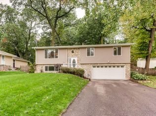 1135 Forestview Ln N, Plymouth, MN 55441