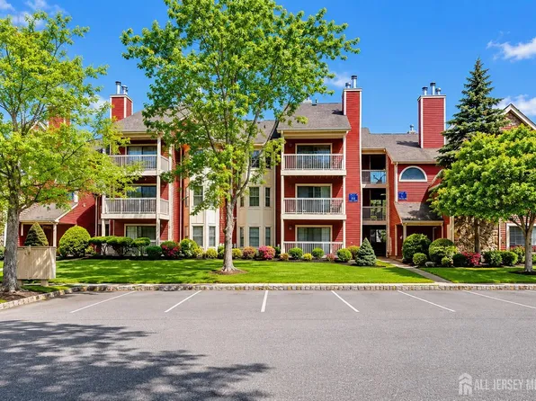 86 Crosspointe Dr, East Brunswick, NJ 08816