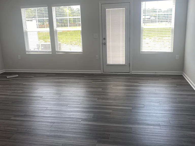 240 Peebles Dr — Photo 6