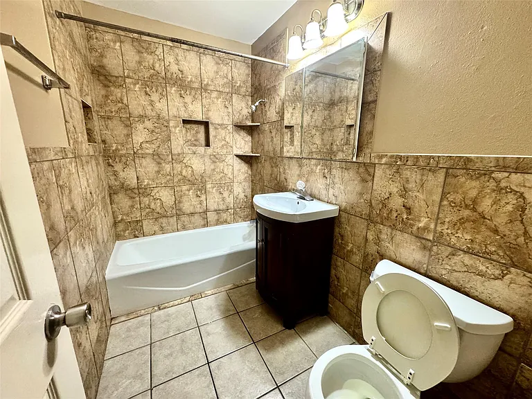 2201 N Grand Blvd #8 — Photo 8