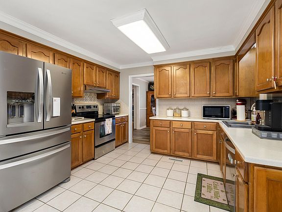 5th image of 827 Bay Blossom Ave