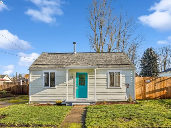 9510 NE Gertz Cir, Portland, OR 97211