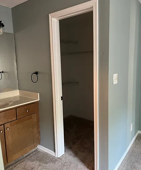 606 Squire Ln #G — Photo 15