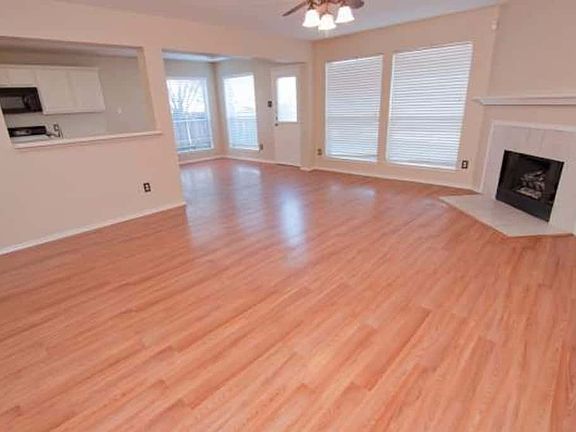 4th image of 12003 Thornecrest Dr