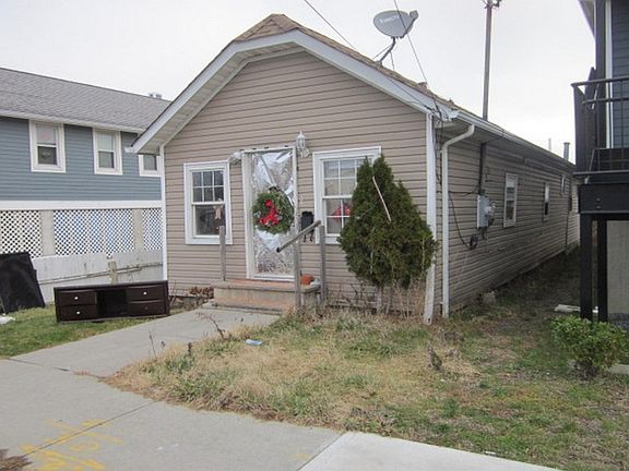 3rd image of 446 Beach 45th St