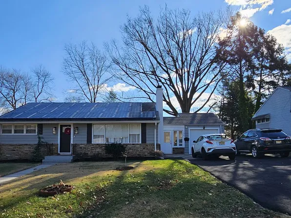 132 Lakedale Dr, Lawrence Township, NJ 08648