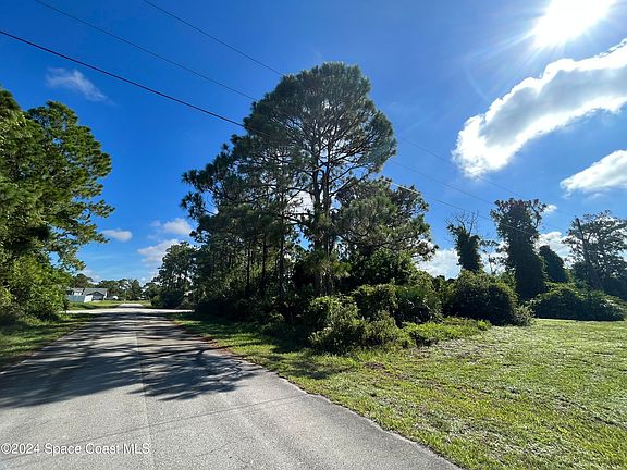 3rd image of Salazar St SE