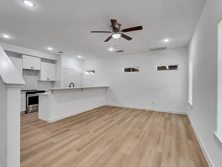 1052 N Lane St — Photo 4