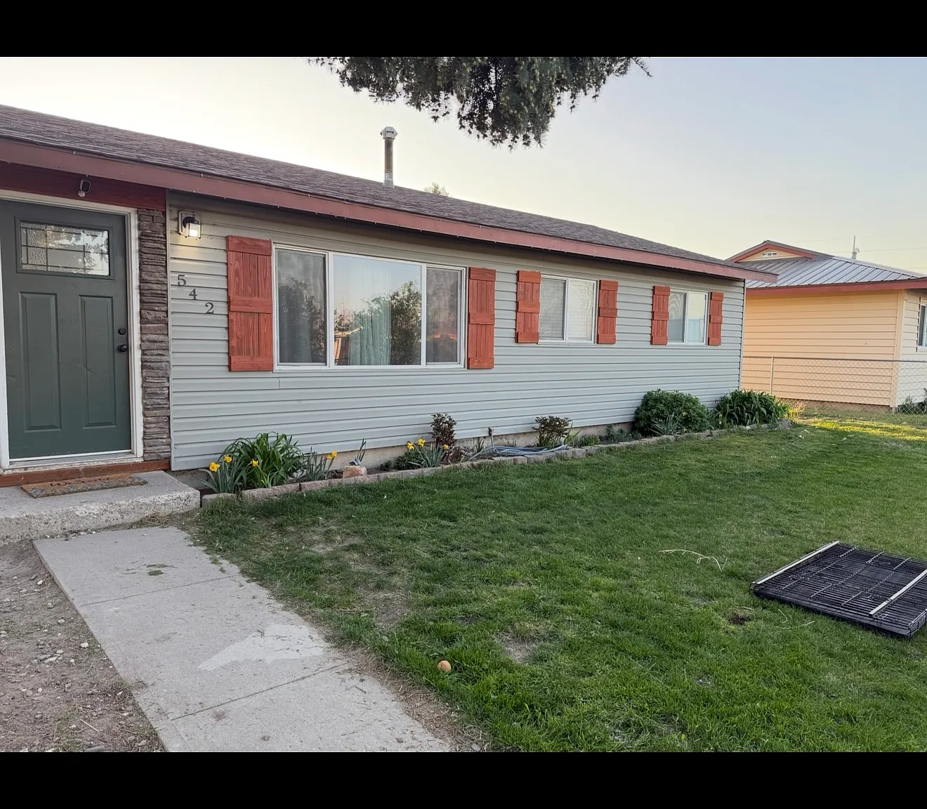 542 Malta Ave — Photo 1