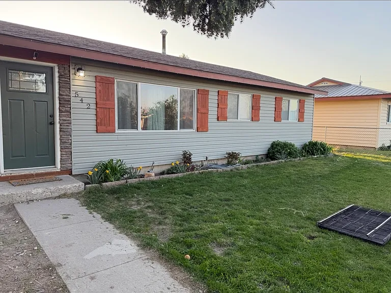 542 Malta Ave — Photo 1
