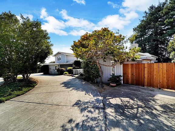 2nd image of 920 Pinehurst Dr