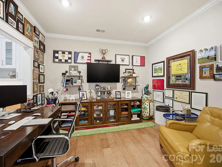 519 Griffith Village Ln — Photo 7