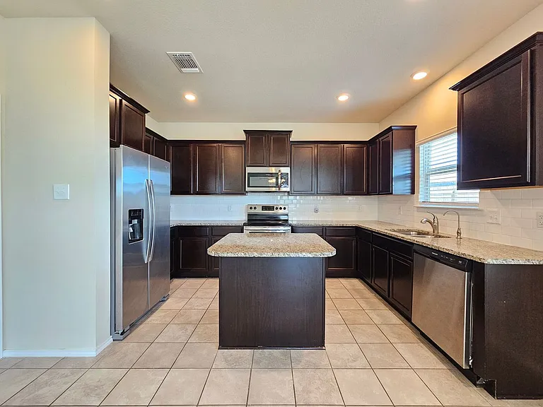 3901 Brunswick Dr — Photo 6