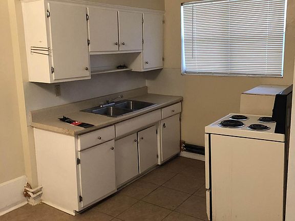 4th image of 912 Arco Dr APT 5
