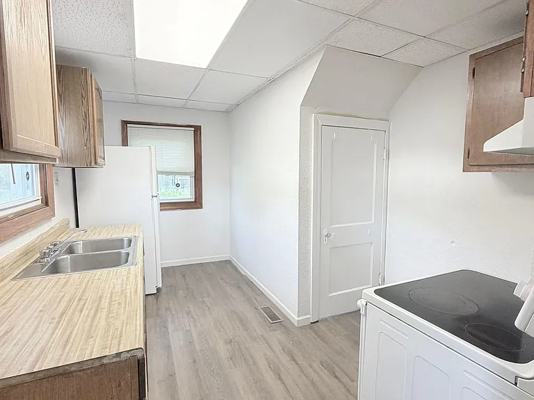 1555 Ridgewood Ave — Photo 7