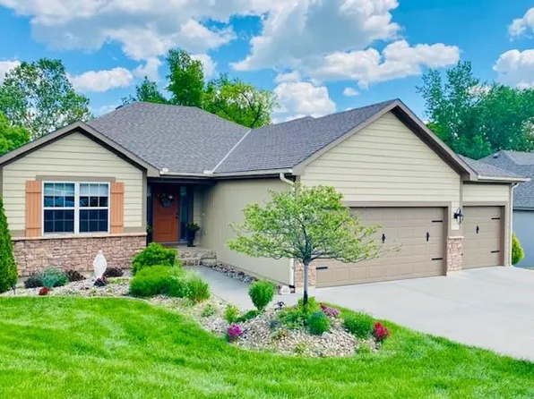 6217 Green Hills Ln, Kansas City, MO 64151