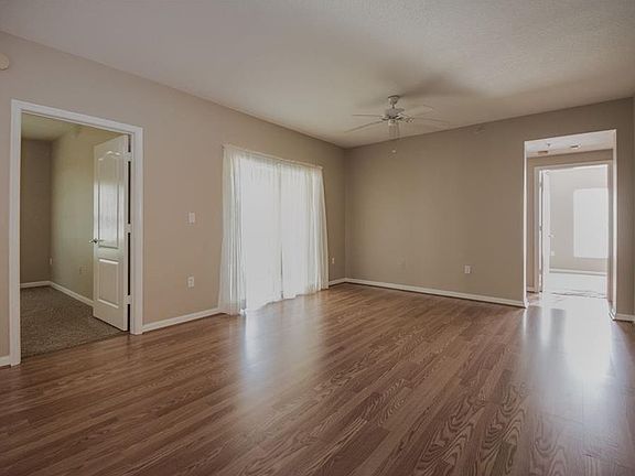 5th image of 5060 Fairways Cir APT 102