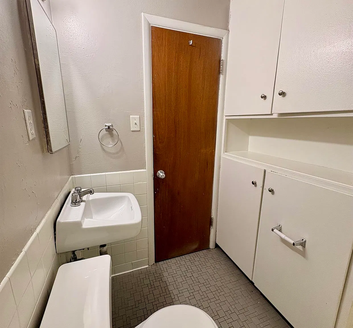 Corona Manor Apartments — Photo 4