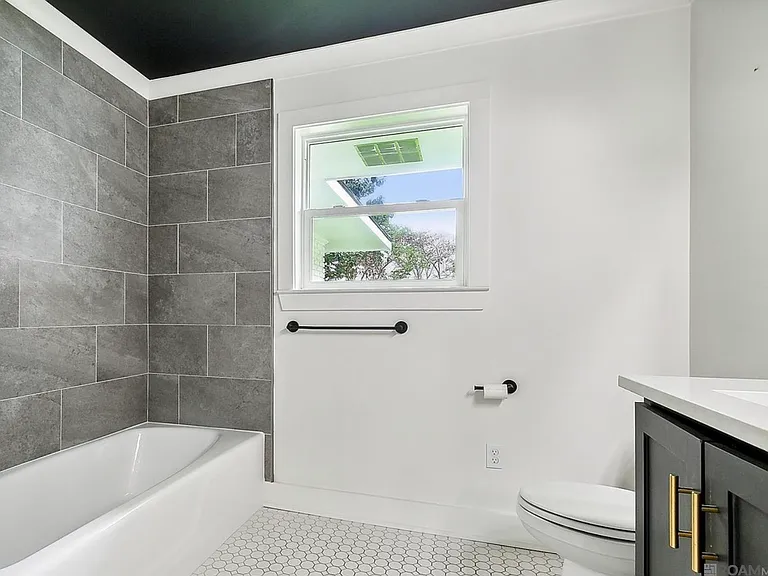2816 Zeeland Ave — Photo 7