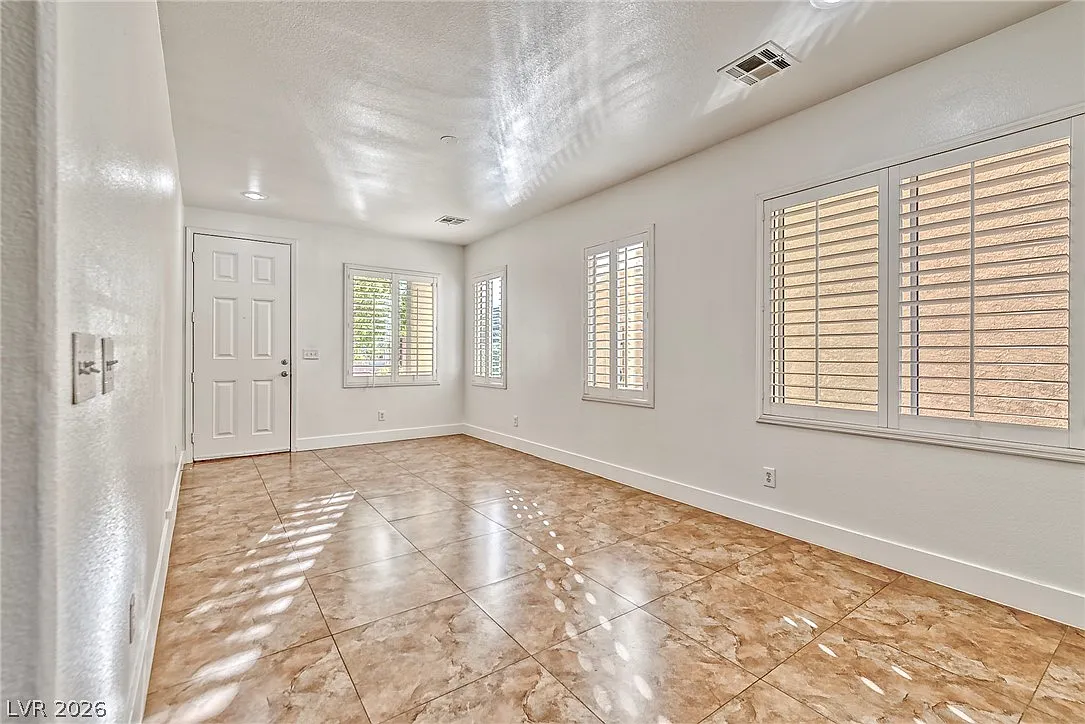 4 bed, 2.5 bath, 1725 sqft, $2,100 — Photo 4