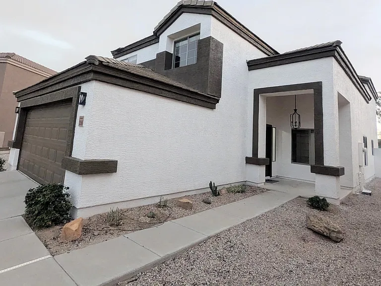 33966 N Mercedes Dr — Photo 2