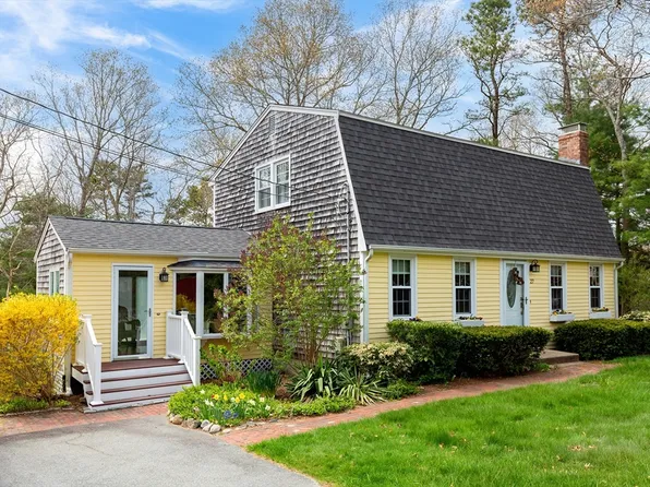 27 Worrall Rd, Plymouth, MA 02360