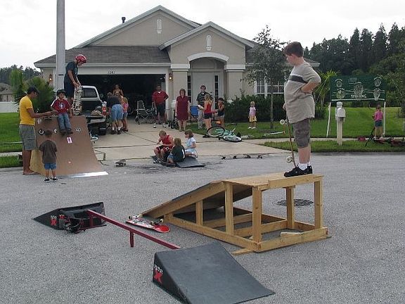 Great family centric cul-de-sac