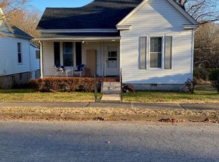 221 Whittle St, Chatham, VA 24531