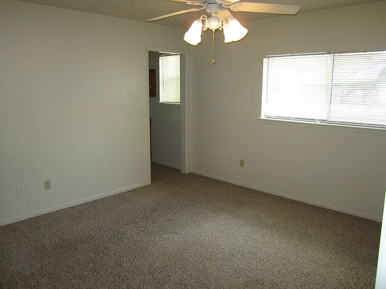 3316-3318 Bluestem Cir — Photo 4